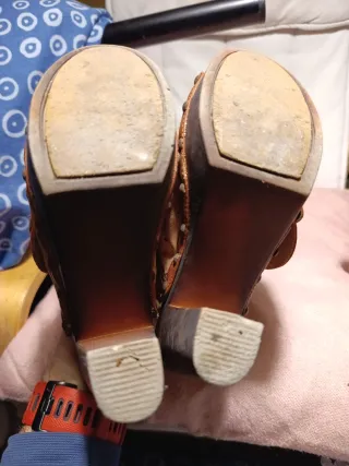 Zuecos plataforma piel beige/naranja T.35