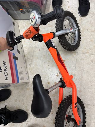 Bicicleta KTM sin pedales para niños
