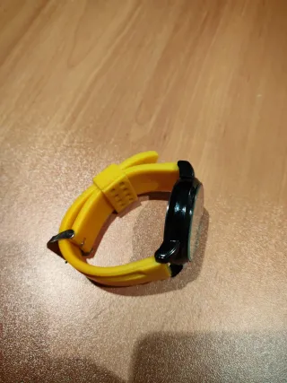 Reloj Hombre Correa Amarilla