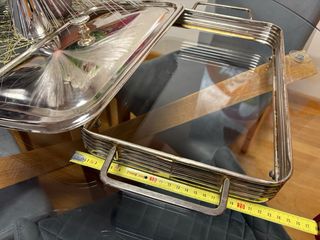 Fuente metálica con tapa