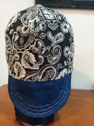 Gorra de soldador desenho tipo bandana e jeans