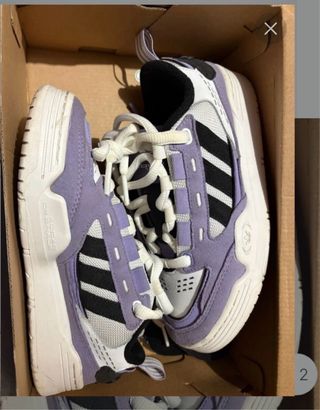 Tenis Adidas Morado y Blanco Seminuevos 2 Cordones