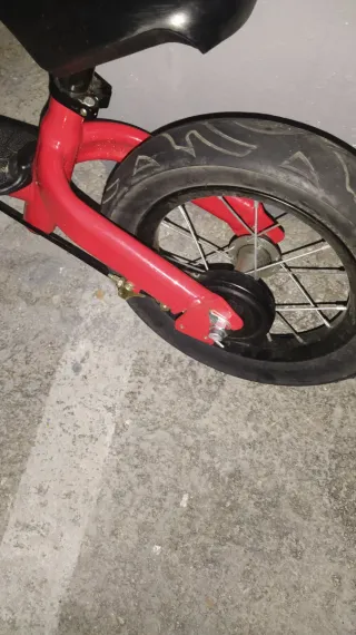 Bici de equilibrio Kettler roja