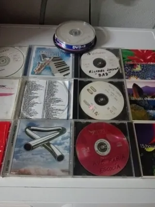 38 CDs Música Variada: Pop, Dance, Relax
