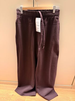 Chaqueta Zara con volantes Talla M pantalón Zara a