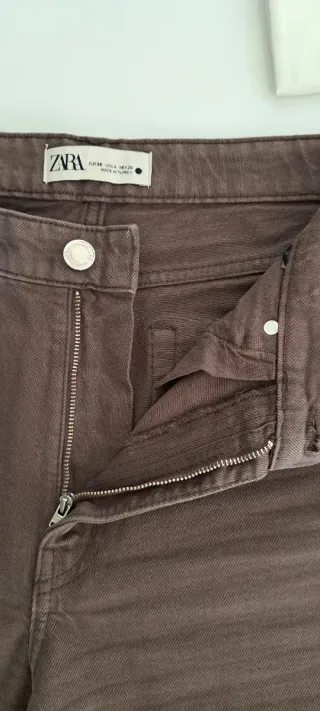Zara Jeans Marrones con Aberturas