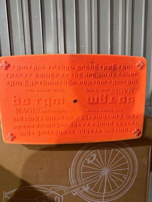 Taburete Bo Tam Magis Naranja di MATTEO THUN