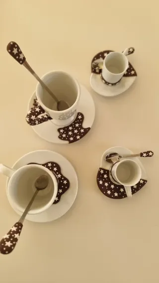 Set 4 Tazzine Caffè con Piattini e Cucchiaini