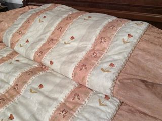 Colcha edredón beige y rojo Reig Martí