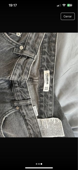 Pantalón vaquero gris con rotos