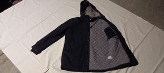 Chaquetón con capucha negro