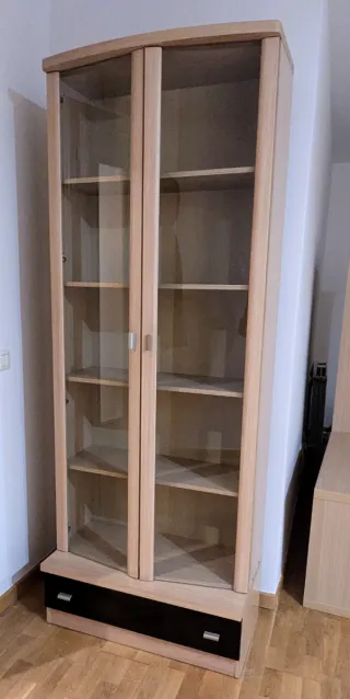 Vitrina madera y cristal salón