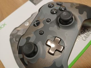 Mando Xbox Night Ops Camo para reparar