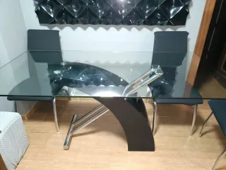 Mesa comedor cristal y 4 sillas modernas