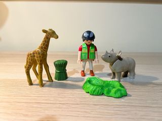 Cuidador con animales de playmobil.