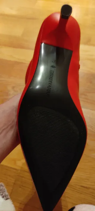 Botines rojos tacón fino Stradivarius