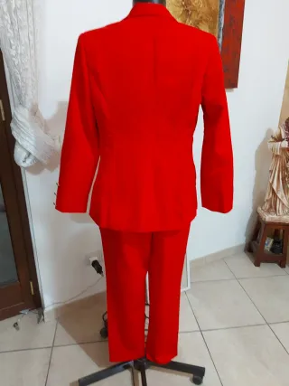 Completo giacca e pantaloni rossi