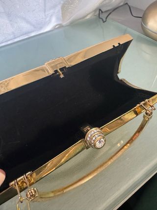 Bolso de fiesta dorado con pedrería