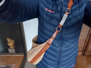 Bolso de hombro beige