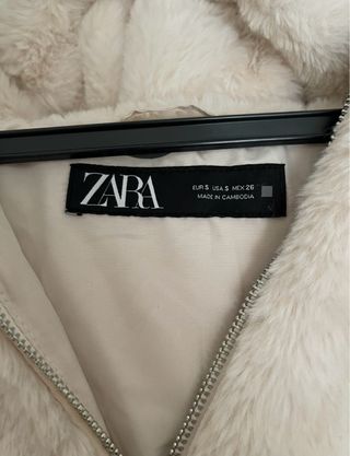 Chaqueta pelo Zara beige capucha