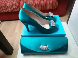 Zapatos de raso con pedrería