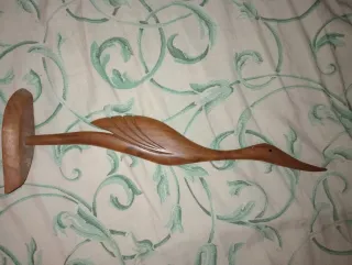 Figura de madera de ave decorativa