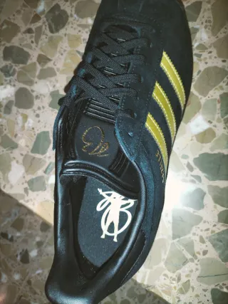 Adidas Gazelle Negras y Doradas Talla 44