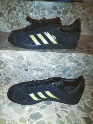 Adidas Gazelle Negras y Doradas Talla 44