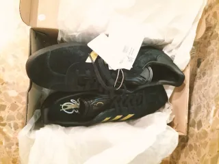 Adidas Gazelle Negras y Doradas Talla 44