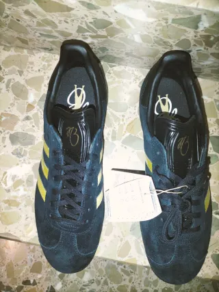 Adidas Gazelle Negras y Doradas Talla 44