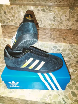 Adidas Gazelle Negras y Doradas Talla 44
