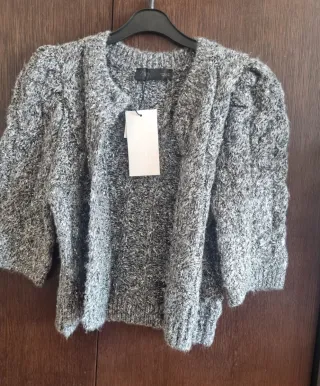 Chaqueta de punto abullonada gris