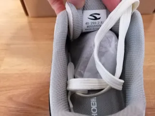 Zapatos barefoot t40 beige y negro marca hobbibear