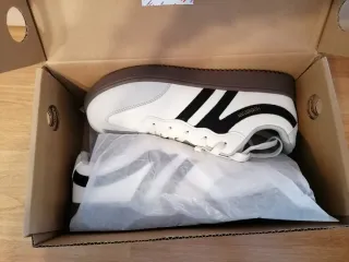 Zapatos barefoot t40 beige y negro marca hobbibear