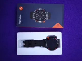 Smartwatch Negro y Naranja