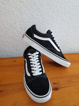 Zapatillas Vans Old Skool Negras y Blancas