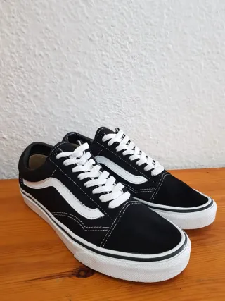Zapatillas Vans Old Skool Negras y Blancas