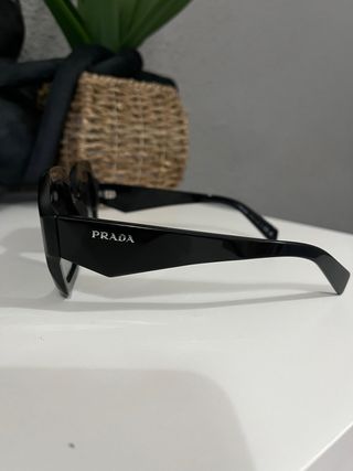 Gafas de sol Prada cuadradas negras