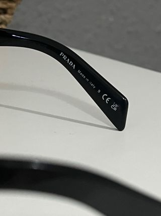 Gafas de sol Prada cuadradas negras