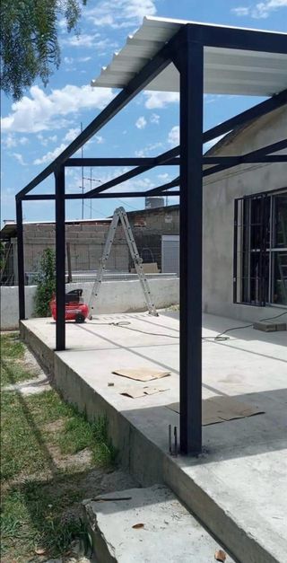 Pérgola/Cochera Metálica