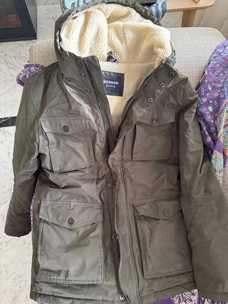 Chaqueta verde con capucha