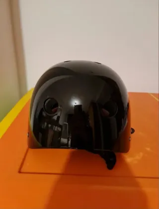 Casco patinaje negro