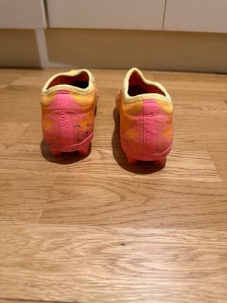 Botas de fútbol sin cordones numero 32