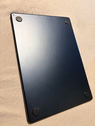 MacBook Air M2 15” 8GB 256GB + carcasa protectora