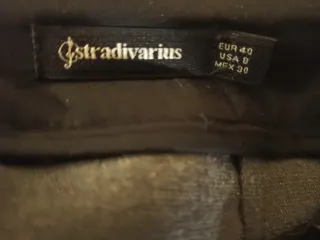 Minifalda negra Stradivarius con volantes