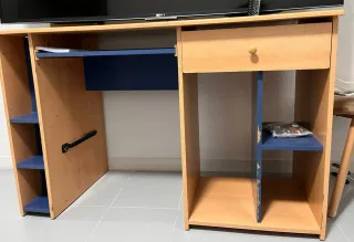 Escritorio madera y azul con cajón