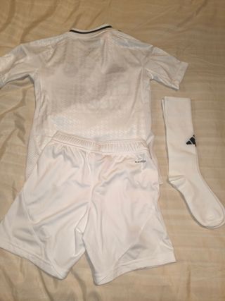 Conjunto Real Madrid Adidas Niño 7-8 años nuevo