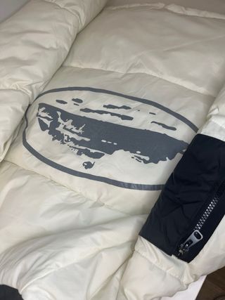 Chaqueta Corteiz Blanca y Negra