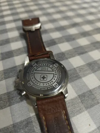 Reloj Swiss Military Marrón y Plateado