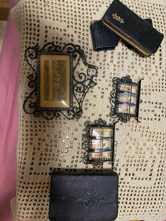 Lote religioso: marcos y libros